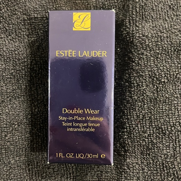 Estee lauder double wear foundation - Picture 2 of 4